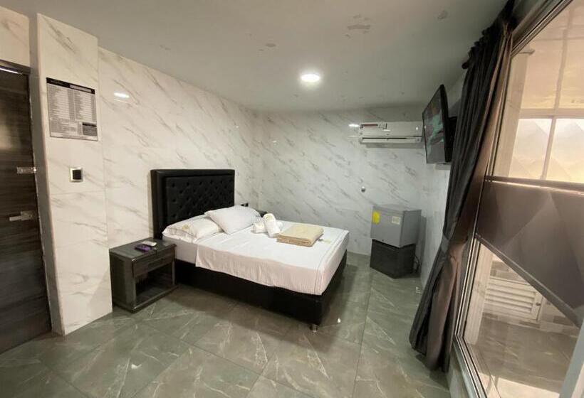 سوئیت با وان آب گرم, Balmoral