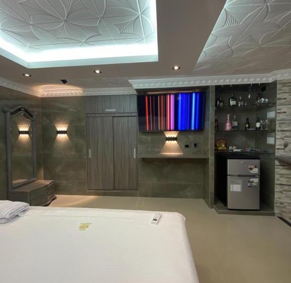 اتاق لوکس با تخت بزرگ, Balmoral