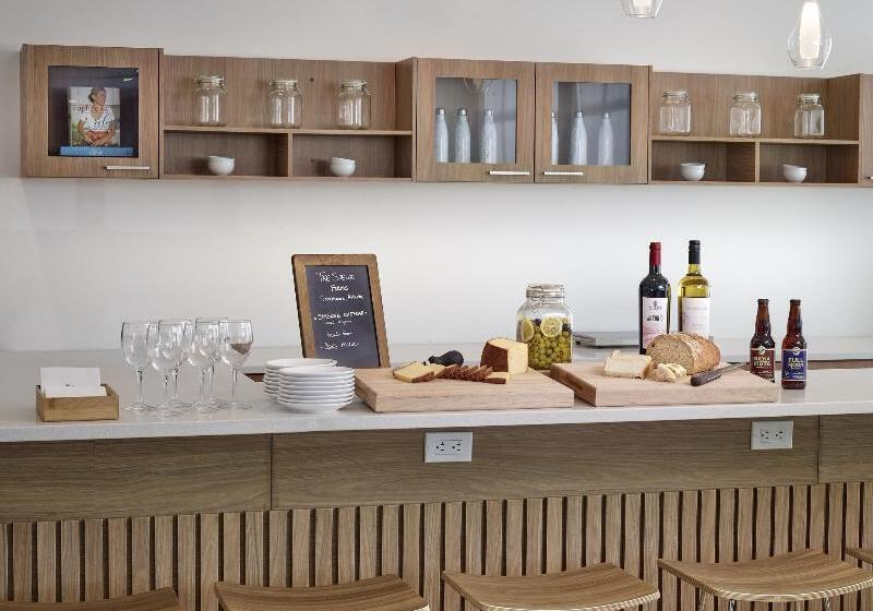 Студия Стандарт Кровать Куин, Element Edmonton West