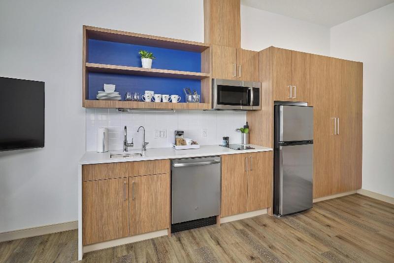 Студио Стандарт Кровать Кинг, Element Edmonton West