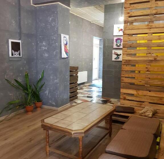 공동 객실, Travel Station