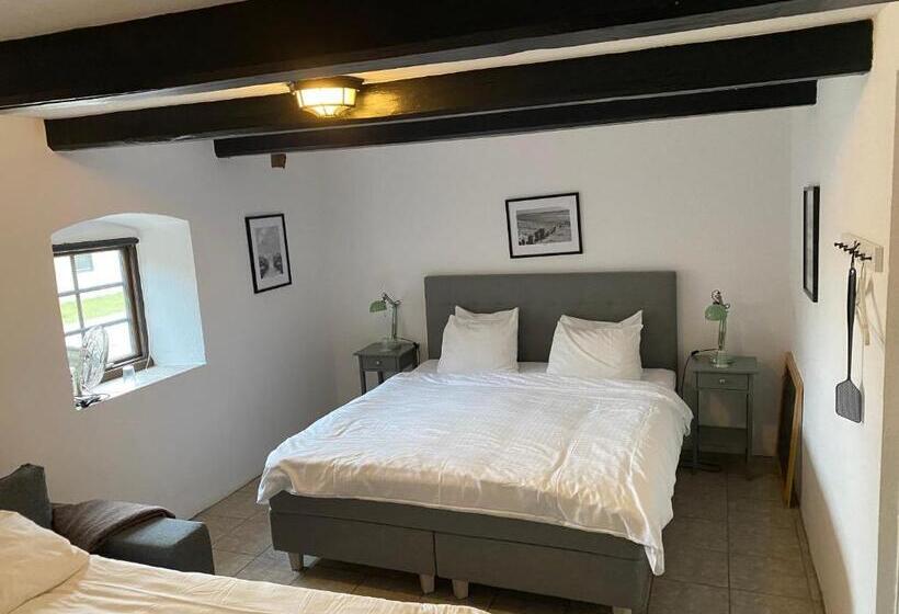Семейный Номер, Gårdshotellet