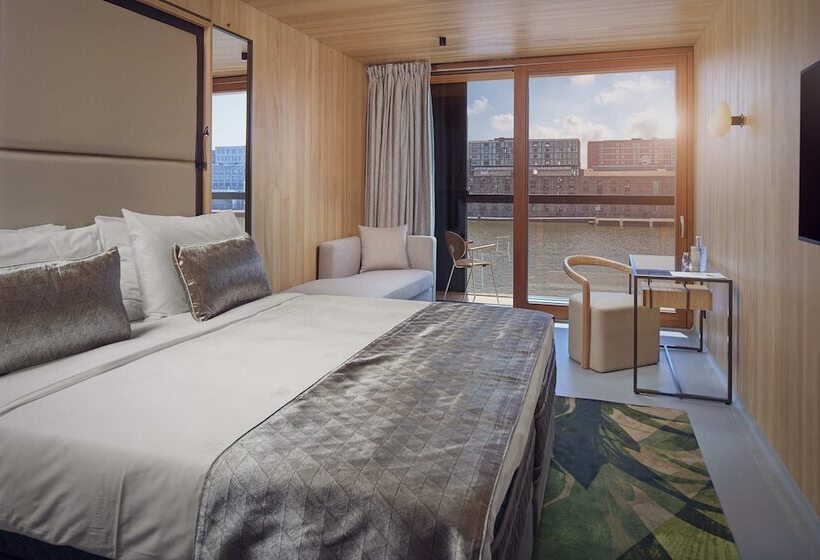 Superior Room, Jakarta Amsterdam