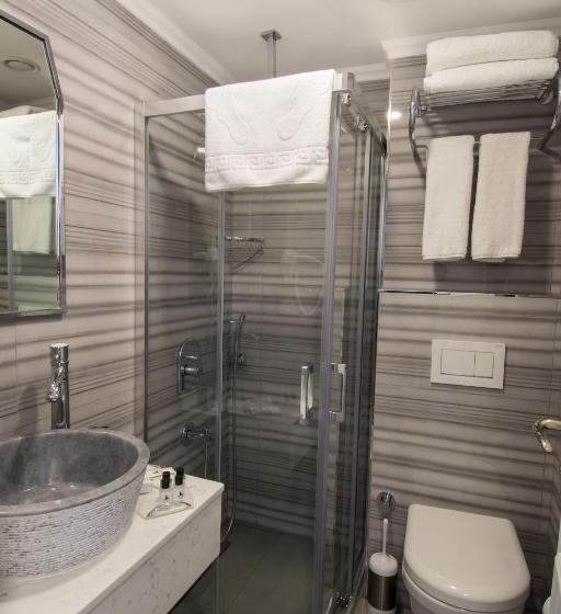 Superior Single Room, Primero