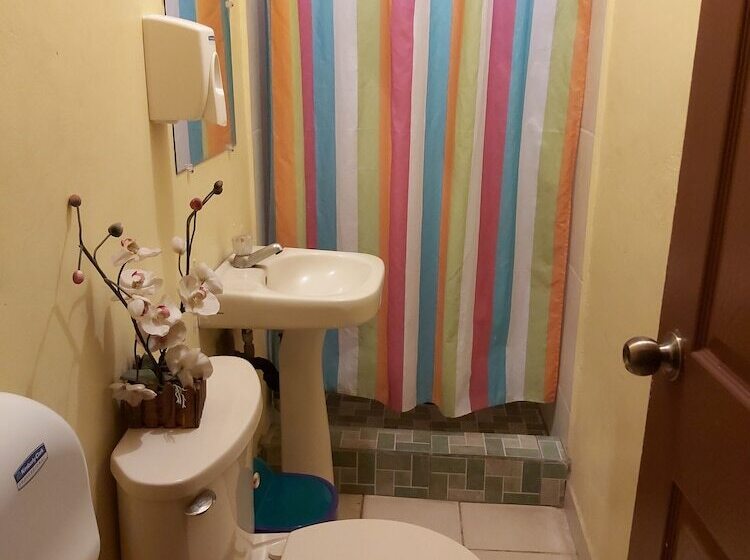 اتاق استاندارد سه نفره, Mados Hotel Aterrizaje
