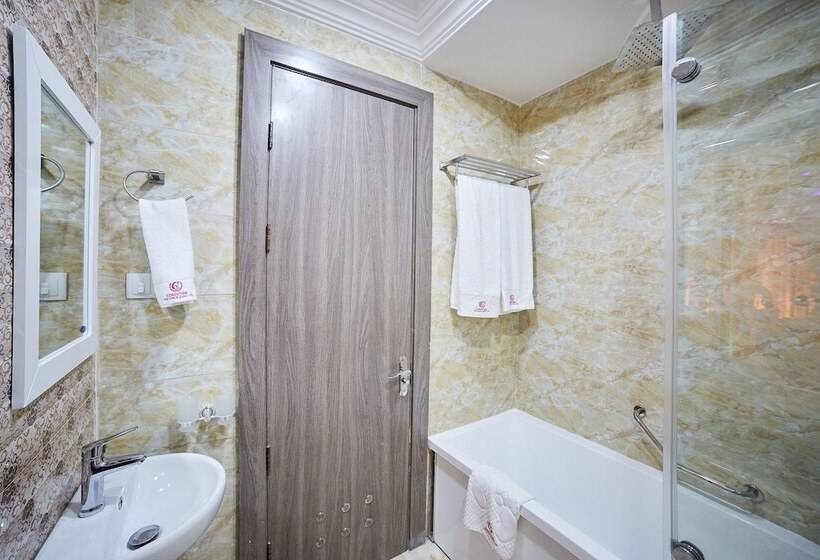 اتاق لوکس, Corinthia Villa