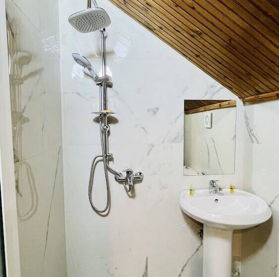 חדר דלוקס, Drinos