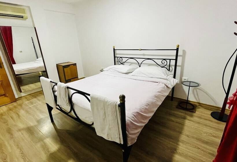 חדר דלוקס, Drinos