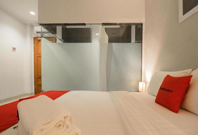 Люкс, Reddoorz Plus Near Soekarno Hatta Airport 2