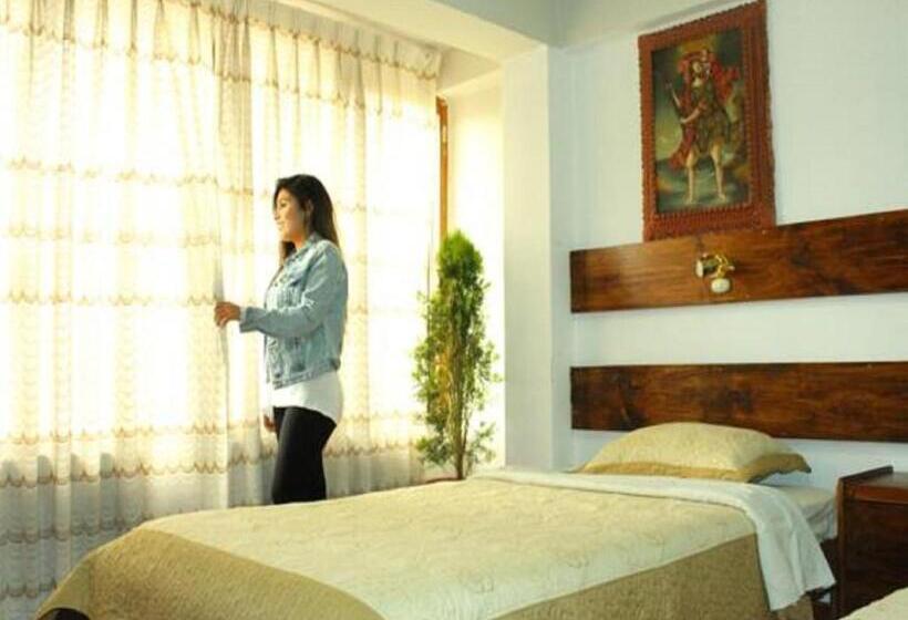 스탠다드 트리플 룸, Kennedy Guest House