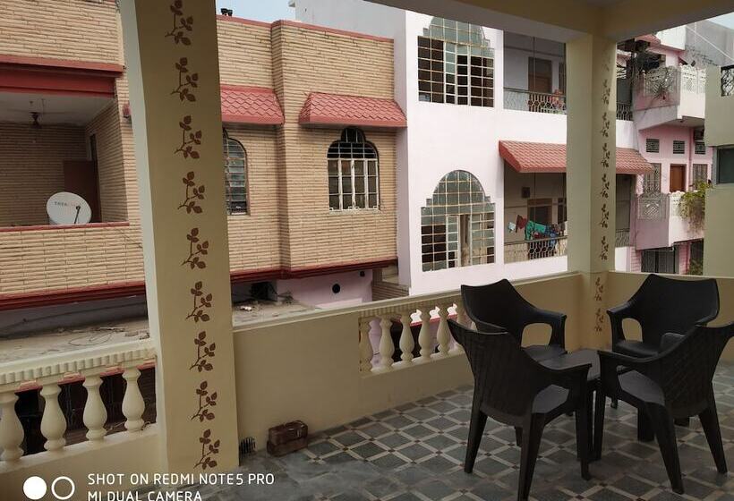 اتاق لوکس, Vacation
