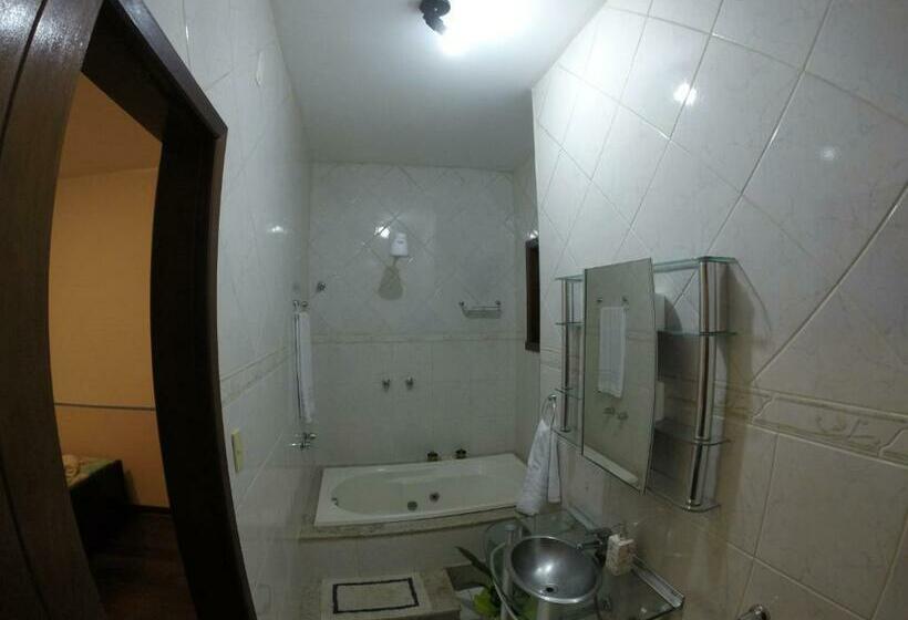 스위트, Hostel Lares