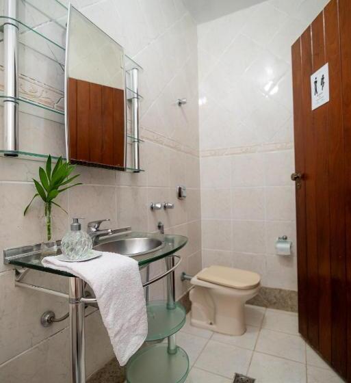 스위트, Hostel Lares