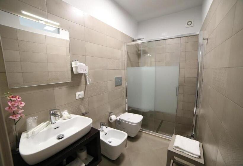 سوییت جونیور, 8room