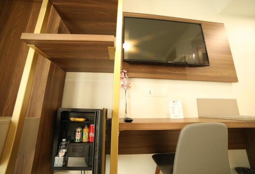 سوییت جونیور, 8room