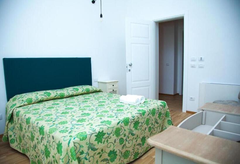Quarto Estandar Cama King, Storie Di Mare