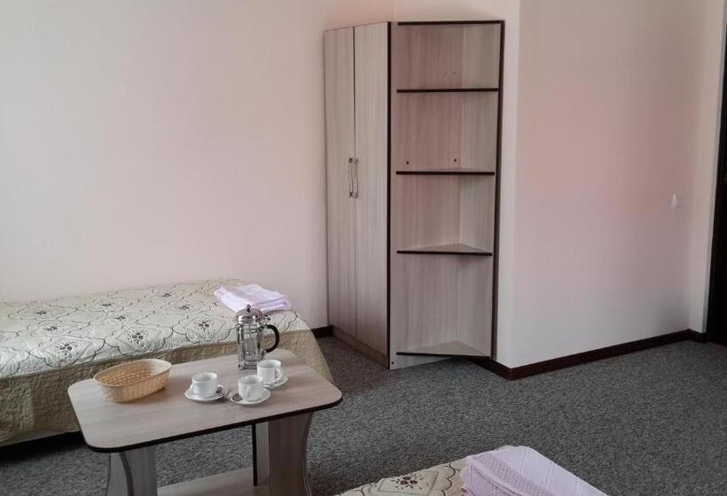 اتاق سوپریور سه تخته, Mini Pansionat Maksat