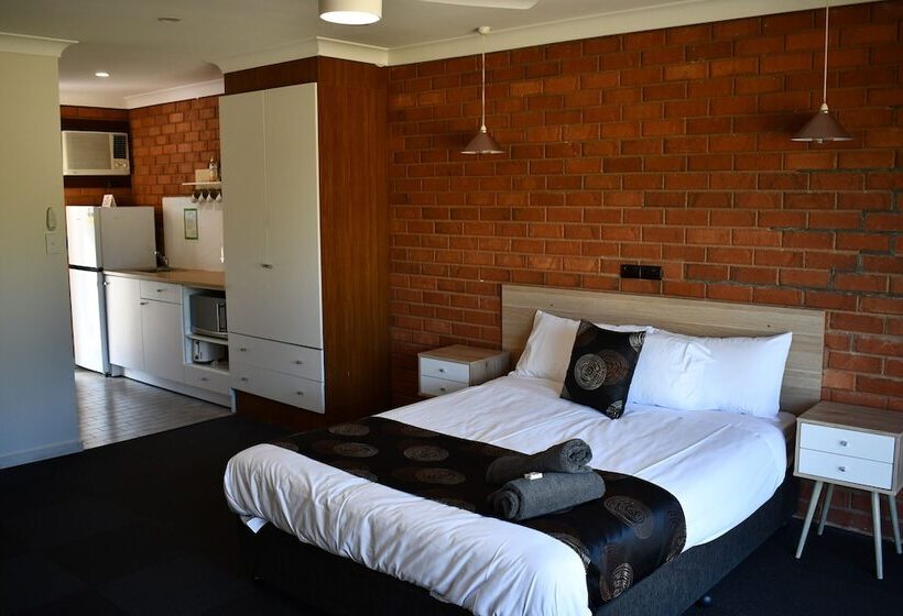 Люкс 2 Спальни, Berrigan Motel