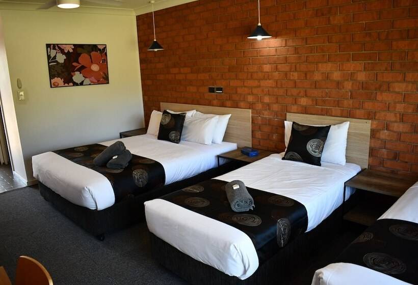 Семейный Номер, Berrigan Motel