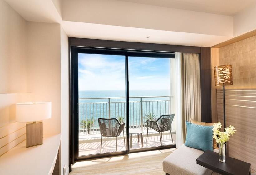 Номер Стандарт Вид на Море с Балконом, Doubletree By Hilton Okinawa Chatan Resort