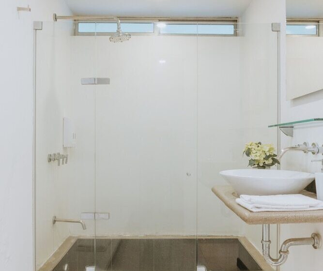 패밀리 룸, Travelers Orange Suites
