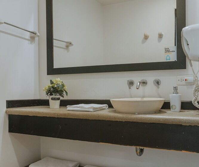 شقة عائلية, Travelers Orange Suites