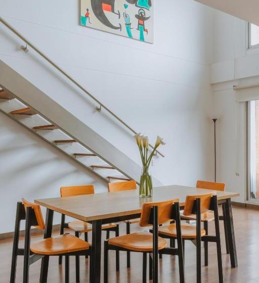 패밀리 아파트, Travelers Orange Suites
