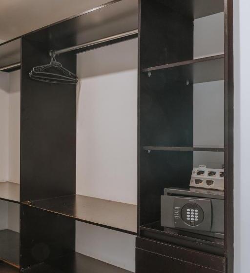 شقة عائلية, Travelers Orange Suites