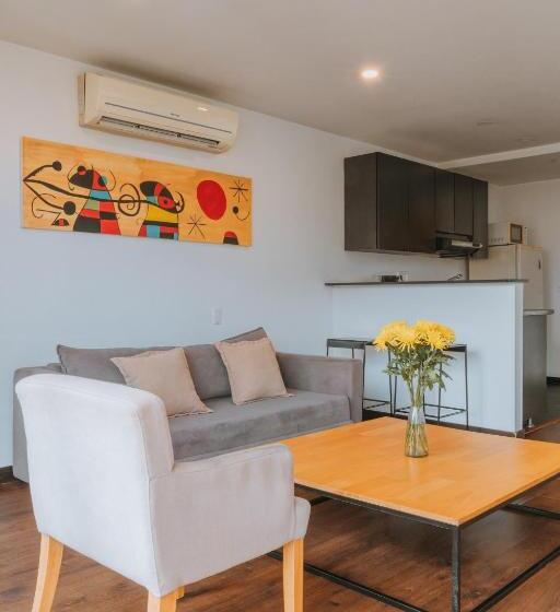 패밀리 아파트, Travelers Orange Suites