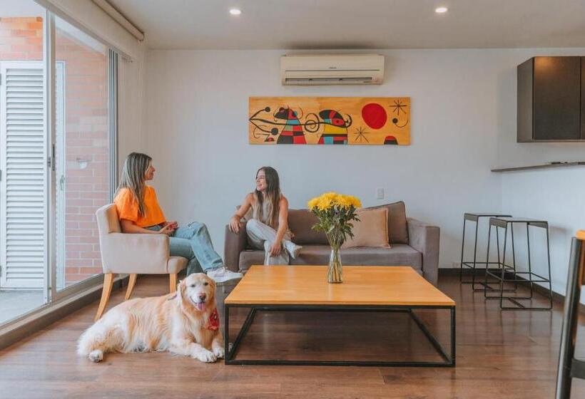 패밀리 아파트, Travelers Orange Suites