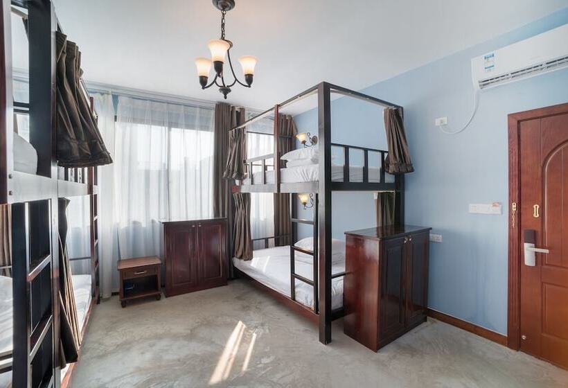 Кровать в Общей Комнате, Memory Inn Guilin Central