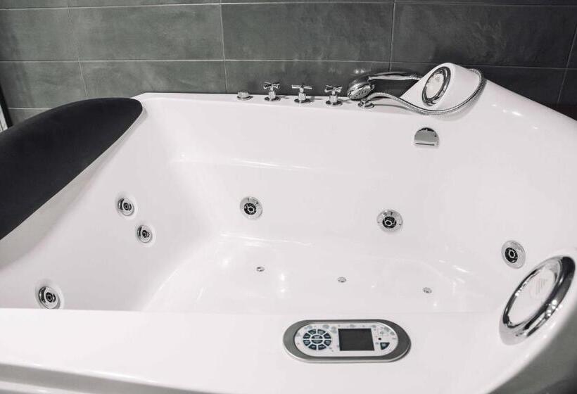 Люкс Повышенной Комфортности, Deluxe Hostels & Suites Merida