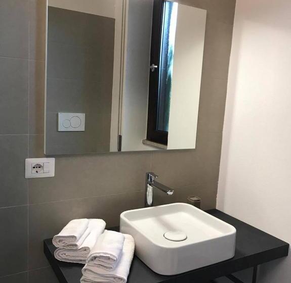 اتاق لوکس با بالکن, Four Rooms Guesthouse