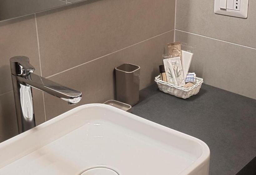 اتاق استاندارد با بالکن, Four Rooms Guesthouse