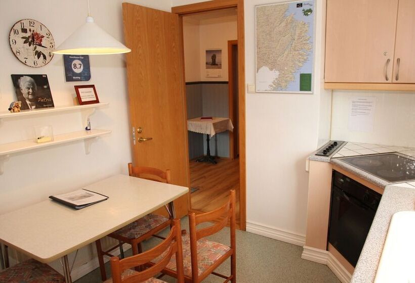 اتاق استاندارد سه تخته با سرویس بهداشتی مشترک, Olga Guesthouse