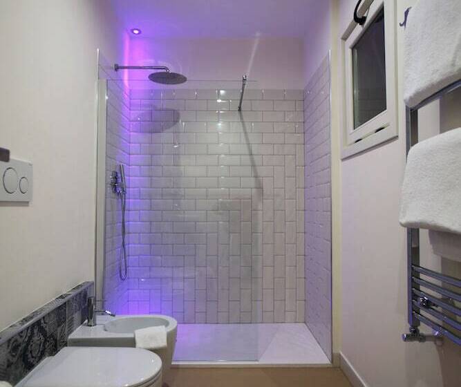 חדר דלוקס לשלושה, Trevi Contemporary Suite