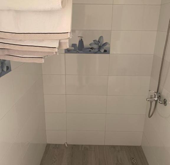 استودیوی استاندارد, Appart Hotel Monaco