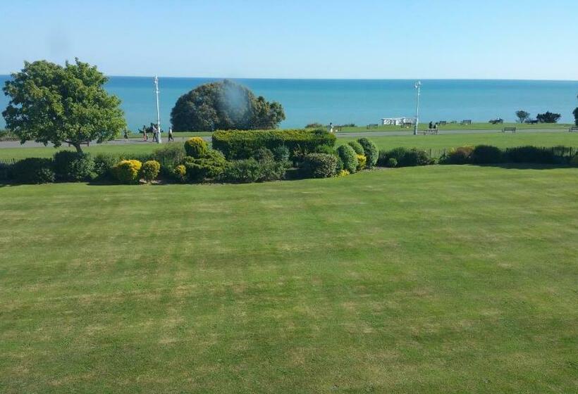اتاق خانوادگی با چشم‌انداز دریا, Westward Ho