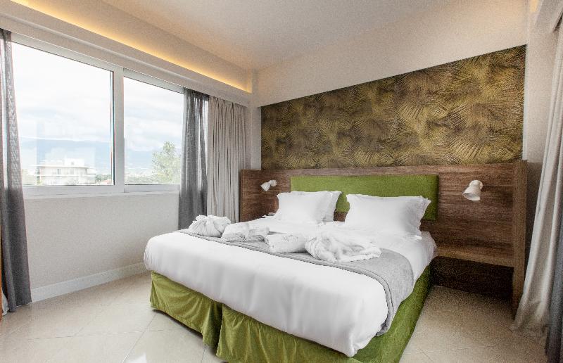 Полулюкс, Garden City Resort