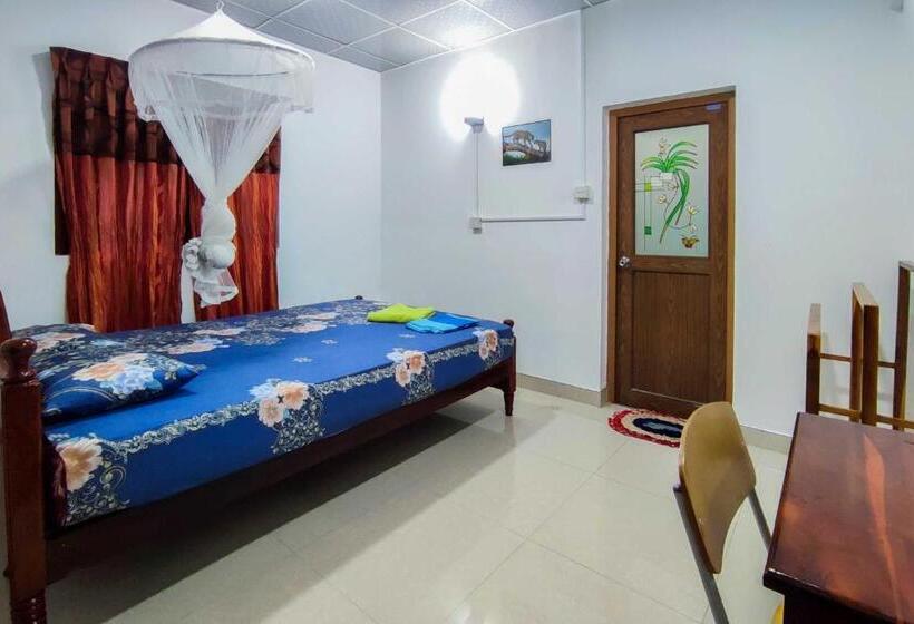 Номер Economy, La Safari Inn Tissamaharama