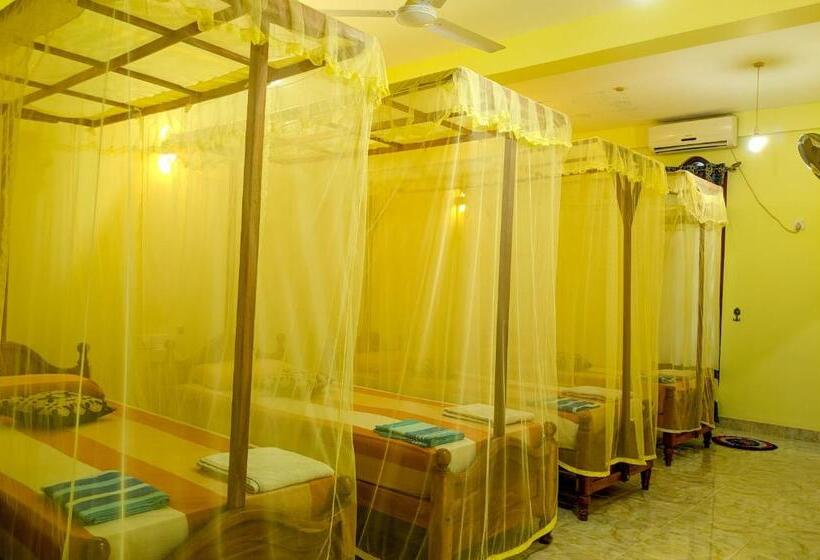 Четырехместный Номер Deluxe, La Safari Inn Tissamaharama
