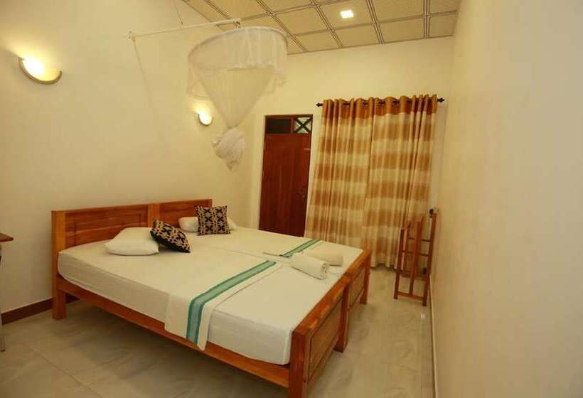 Номер Стандарт с Балконом, La Safari Inn Tissamaharama