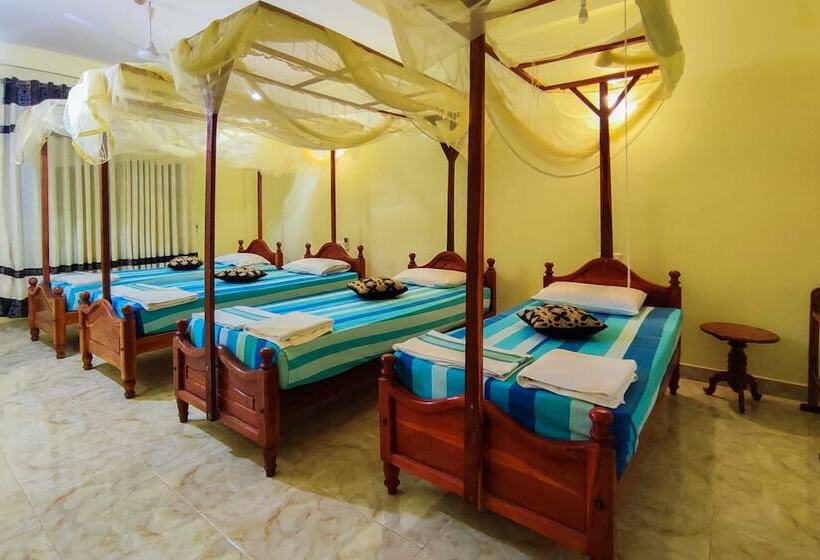 Четырехместный Номер Deluxe, La Safari Inn Tissamaharama