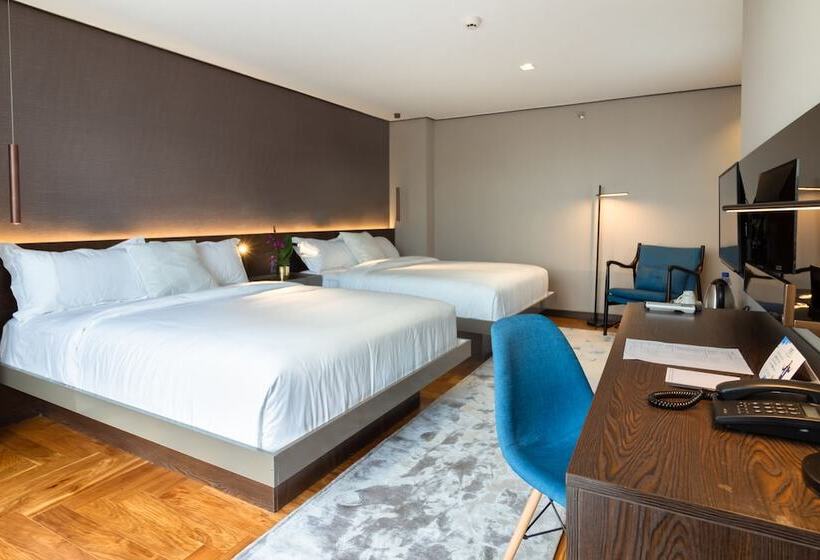 Номер Deluxe, Ramada Encore By Wyndham Makati