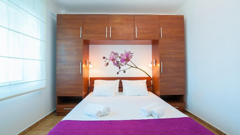 آپارتمان 1 خوابه, Apartments Raymond