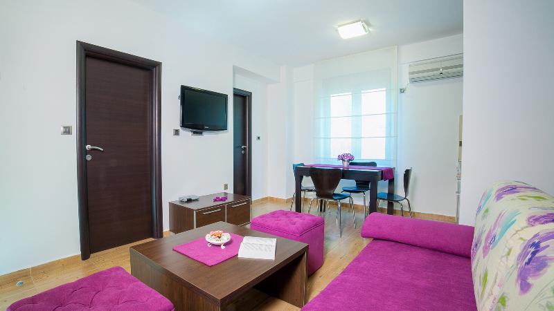 آپارتمان 1 خوابه, Apartments Raymond