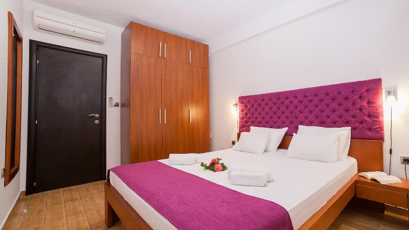 آپارتمان 1 خوابه با بالکن, Apartments Raymond