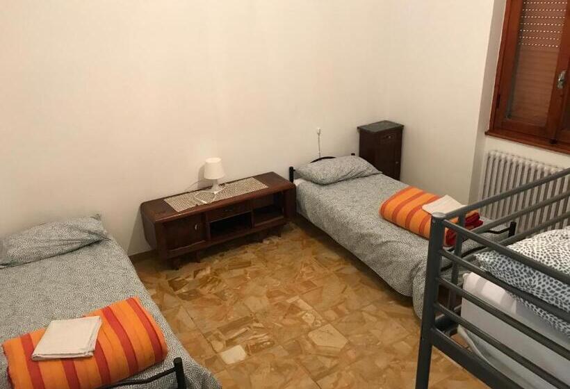 اتاق استاندارد با سرویس بهداشتی مشترک, B&b E Locazioni Turistiche Antico Borgo Toscano