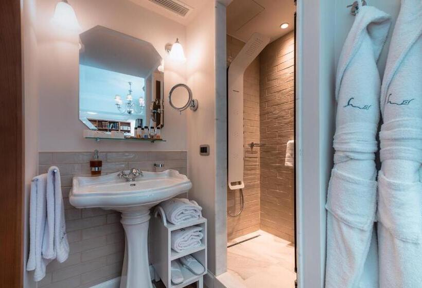 Люкс Вид на Море, Legacy Gastro Suites