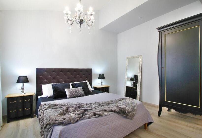 اتاق لوکس با تخت بزرگ, Lucca In Chic   No Ztl   Free Parking   Old City At 10min By Walk